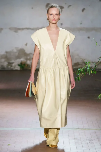 Look 25